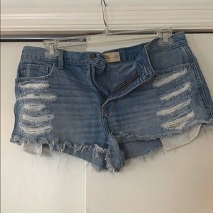 Distressed jean short